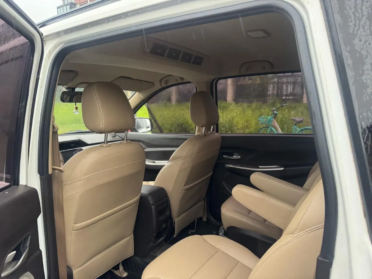 2018 WuLing HongGuang 1.5L 105HP L4 5MT,autocango,china used car exporter,china ev exporter,chinese used car exporter,chinese used ev exporter