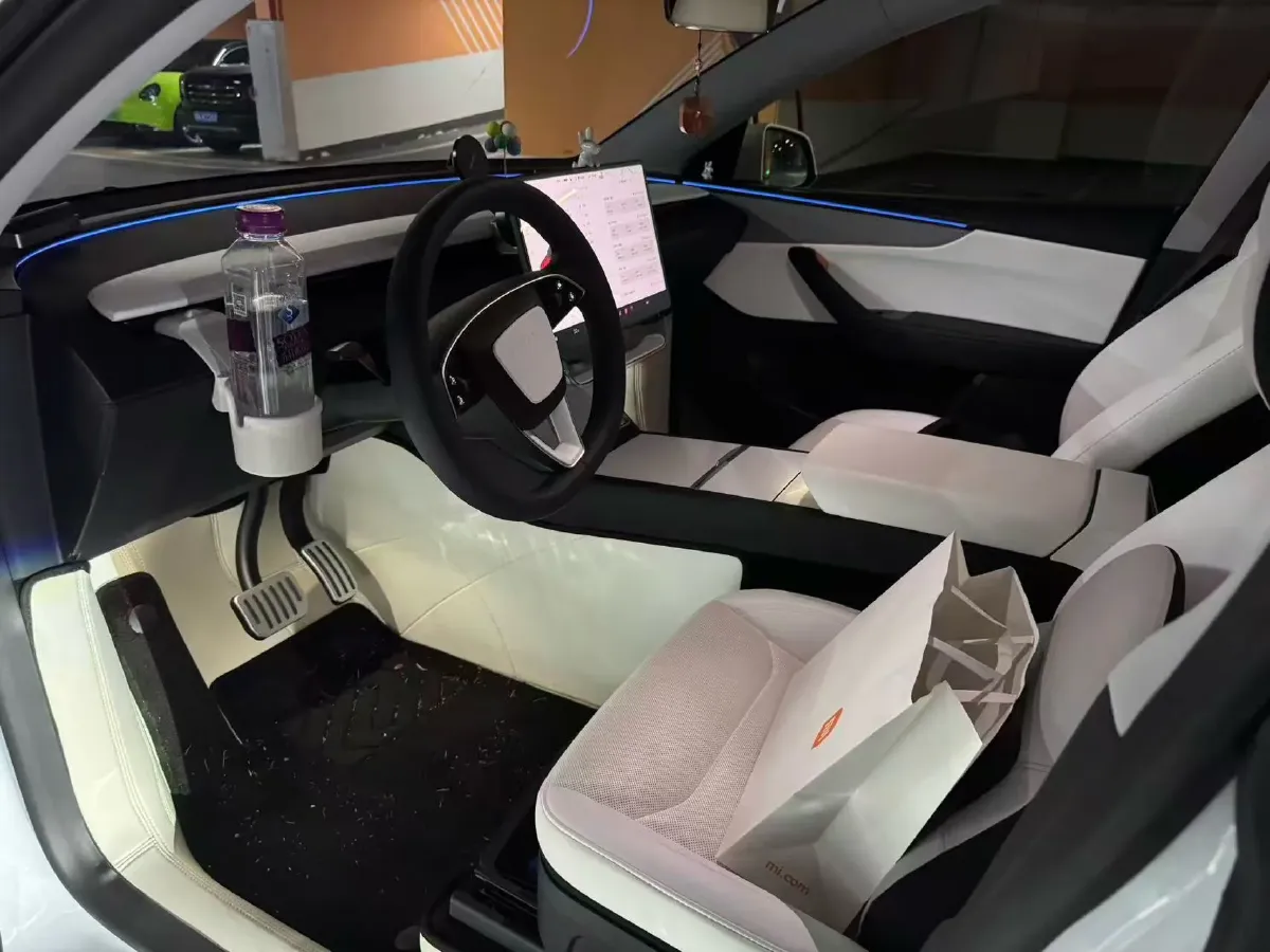 2025 Tesla Model Y BEV 62.5KWH,autocango,china used car exporter,china ev exporter,chinese used car exporter,chinese used ev exporter