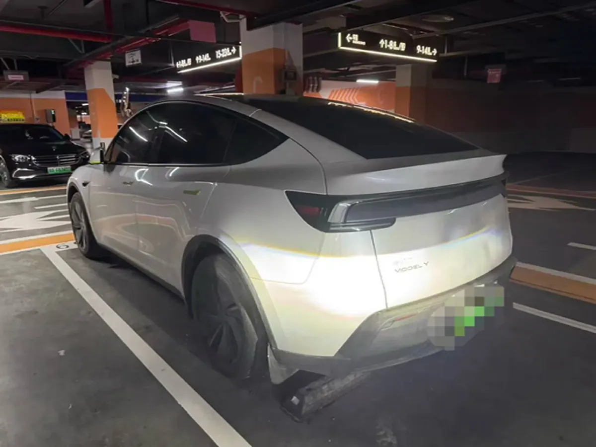 2025 Tesla Model Y BEV 62.5KWH,autocango,china used car exporter,china ev exporter,chinese used car exporter,chinese used ev exporter