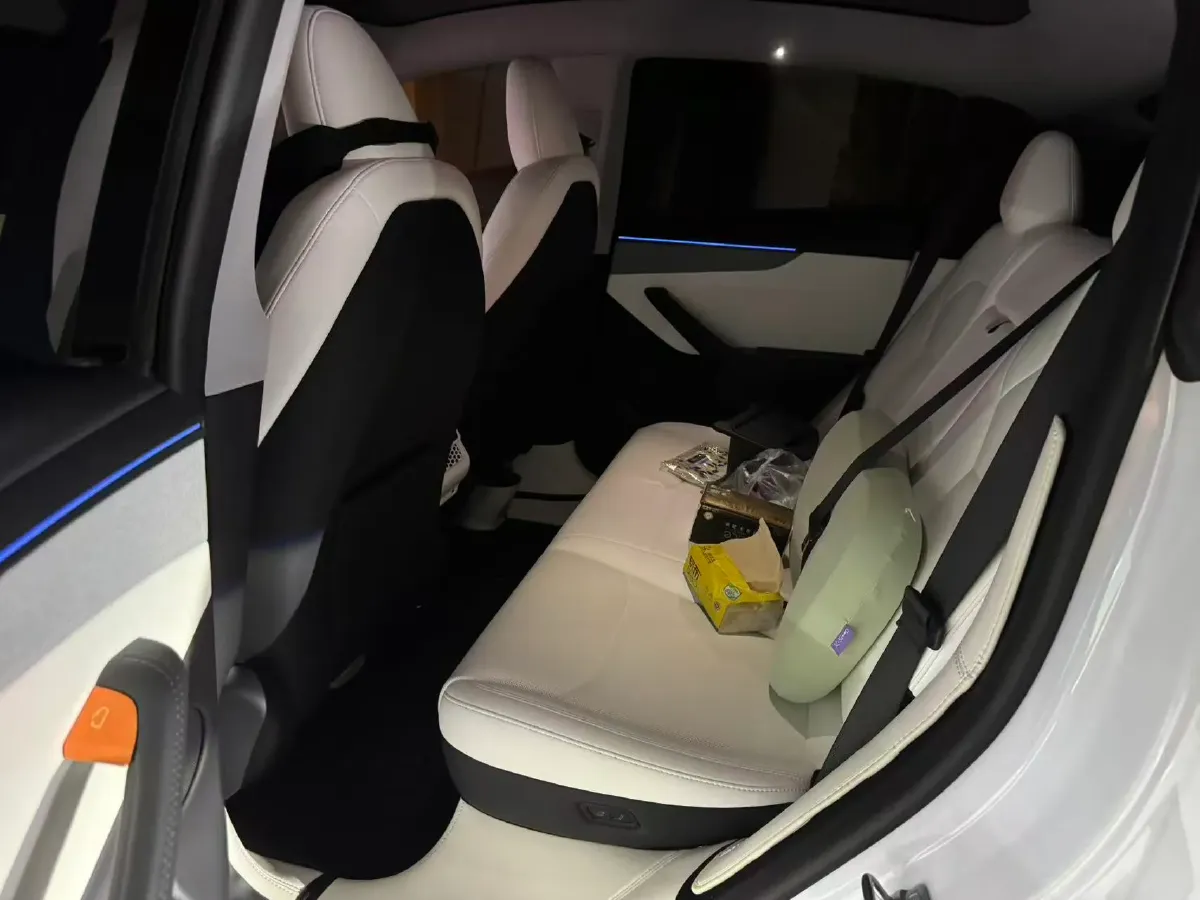 2025 Tesla Model Y BEV 62.5KWH,autocango,china used car exporter,china ev exporter,chinese used car exporter,chinese used ev exporter