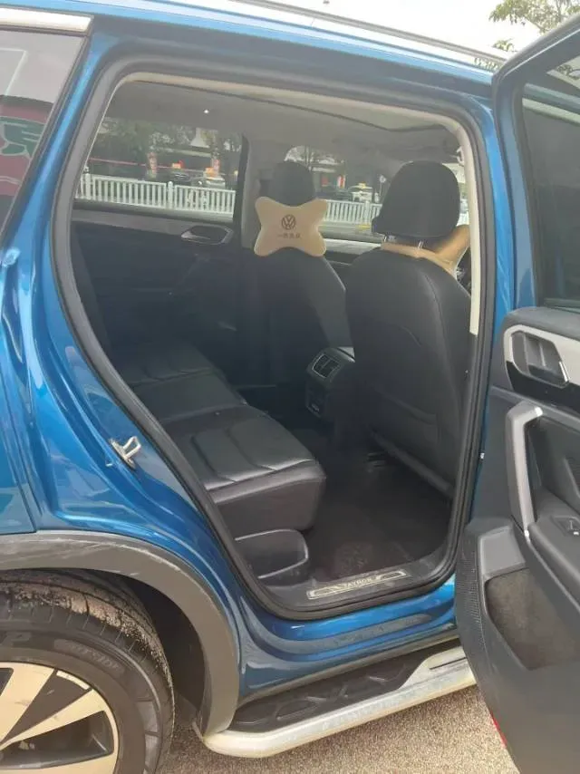 2019 Jeep Cherokee 2.0T 234HP L4 9AT,autocango,china used car exporter,china ev exporter,chinese used car exporter,chinese used ev exporter