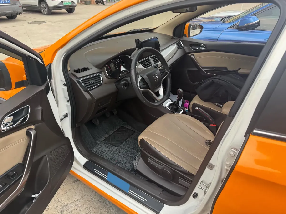 2017 BaoJun 310W 1.5L 112HP L4 6MT,autocango,china used car exporter,china ev exporter,chinese used car exporter,chinese used ev exporter