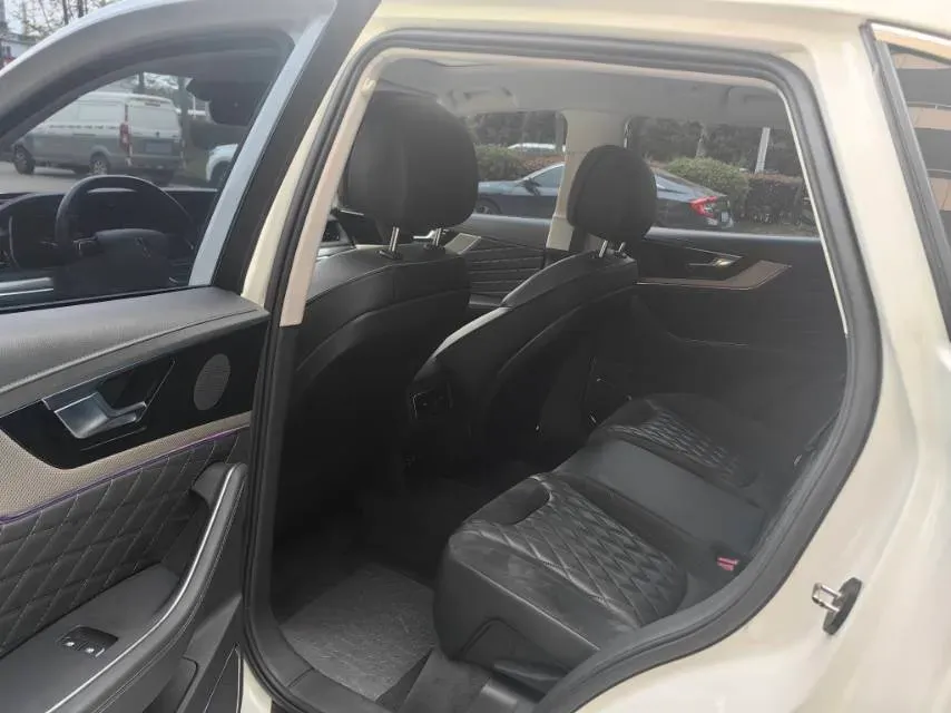 2019 HongQi HS5 2.0T 224HP L4 6AT,autocango,china used car exporter,china ev exporter,chinese used car exporter,chinese used ev exporter