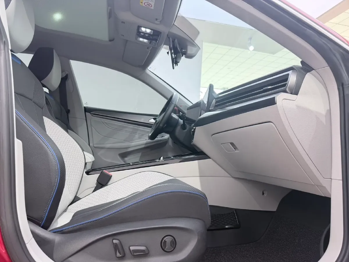 2022 Skoda Superb 2.0T 186HP L4 7DCT,autocango,china used car exporter,china ev exporter,chinese used car exporter,chinese used ev exporter