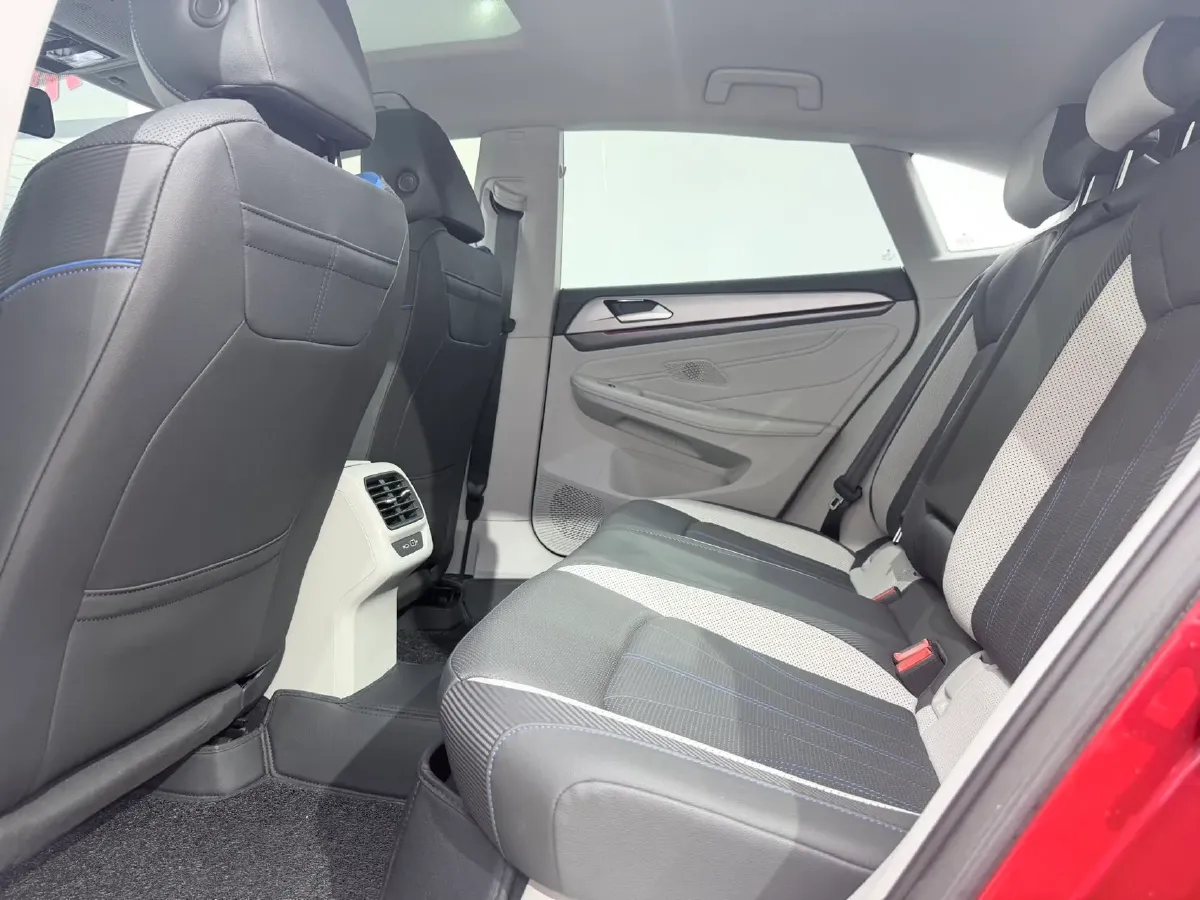 2022 Skoda Superb 2.0T 186HP L4 7DCT,autocango,china used car exporter,china ev exporter,chinese used car exporter,chinese used ev exporter