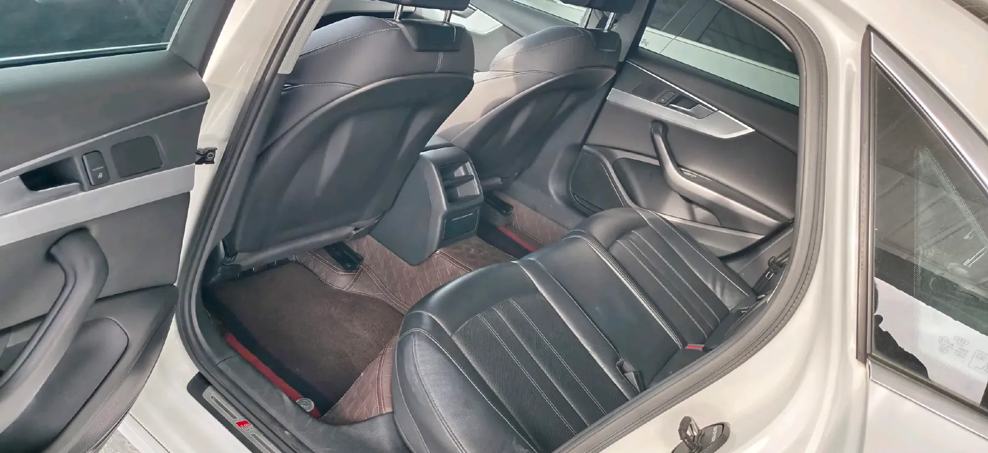 2022 Audi A4L 2.0T 190HP L4 7DCT,autocango,china used car exporter,china ev exporter,chinese used car exporter,chinese used ev exporter