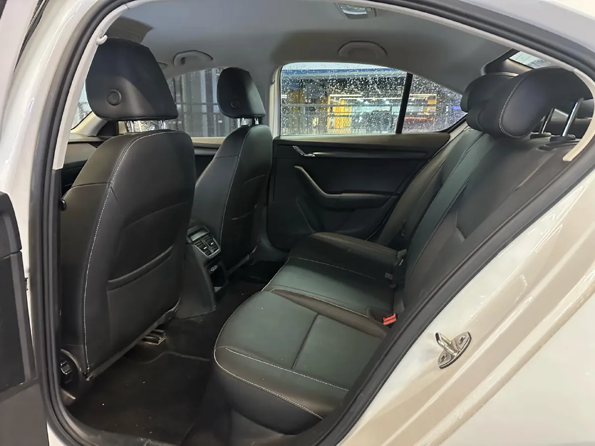 2022 Skoda Octavia 1.5L 113HP L4 6AT,autocango,china used car exporter,china ev exporter,chinese used car exporter,chinese used ev exporter