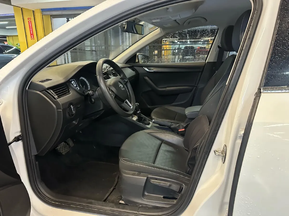 2022 Skoda Octavia 1.5L 113HP L4 6AT,autocango,china used car exporter,china ev exporter,chinese used car exporter,chinese used ev exporter