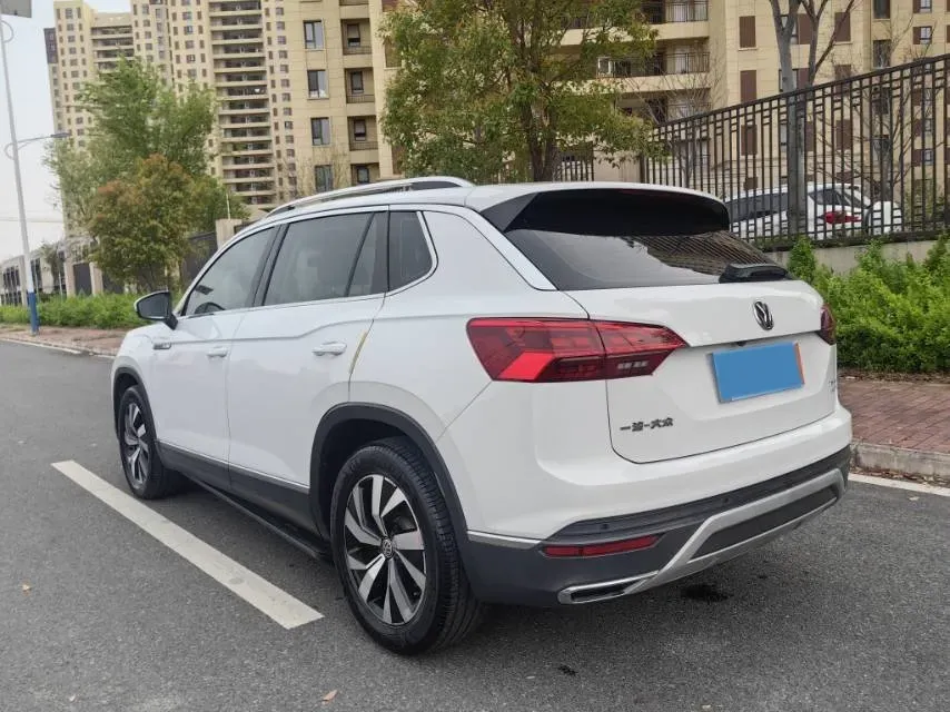 2019 Jeep Cherokee 2.0T 234HP L4 9AT,autocango,china used car exporter,china ev exporter,chinese used car exporter,chinese used ev exporter