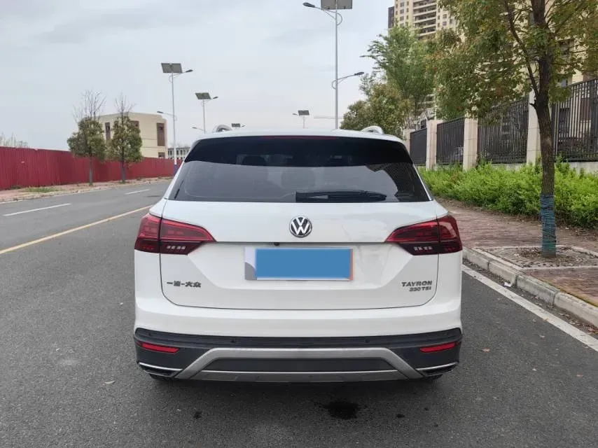 2019 Jeep Cherokee 2.0T 234HP L4 9AT,autocango,china used car exporter,china ev exporter,chinese used car exporter,chinese used ev exporter