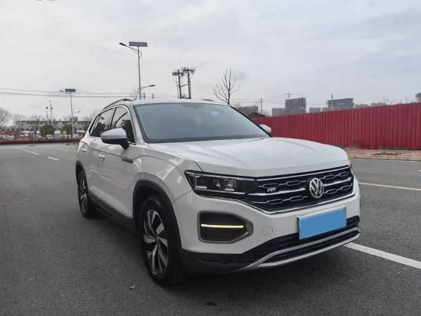 2019 Jeep Cherokee 2.0T 234HP L4 9AT,autocango,china used car exporter,china ev exporter,chinese used car exporter,chinese used ev exporter