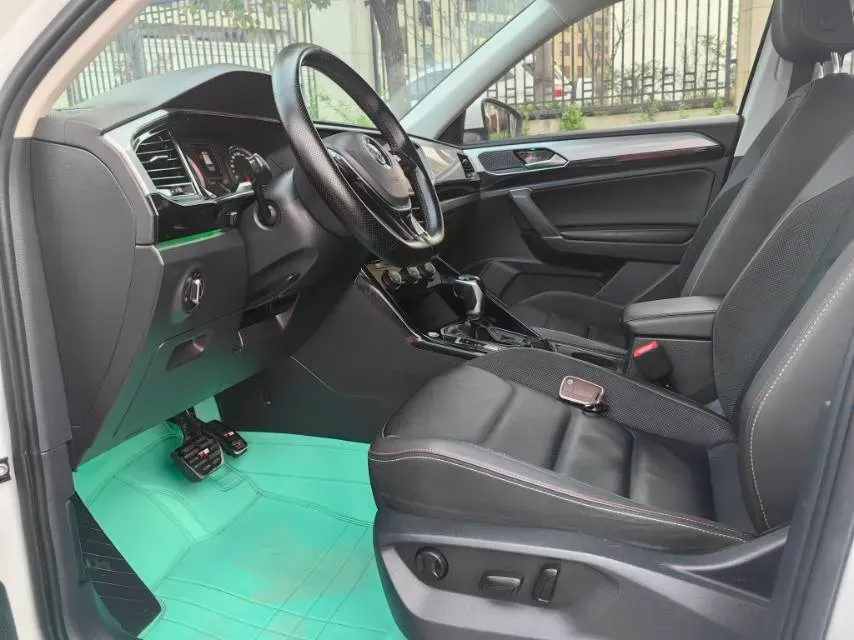 2019 Jeep Cherokee 2.0T 234HP L4 9AT,autocango,china used car exporter,china ev exporter,chinese used car exporter,chinese used ev exporter