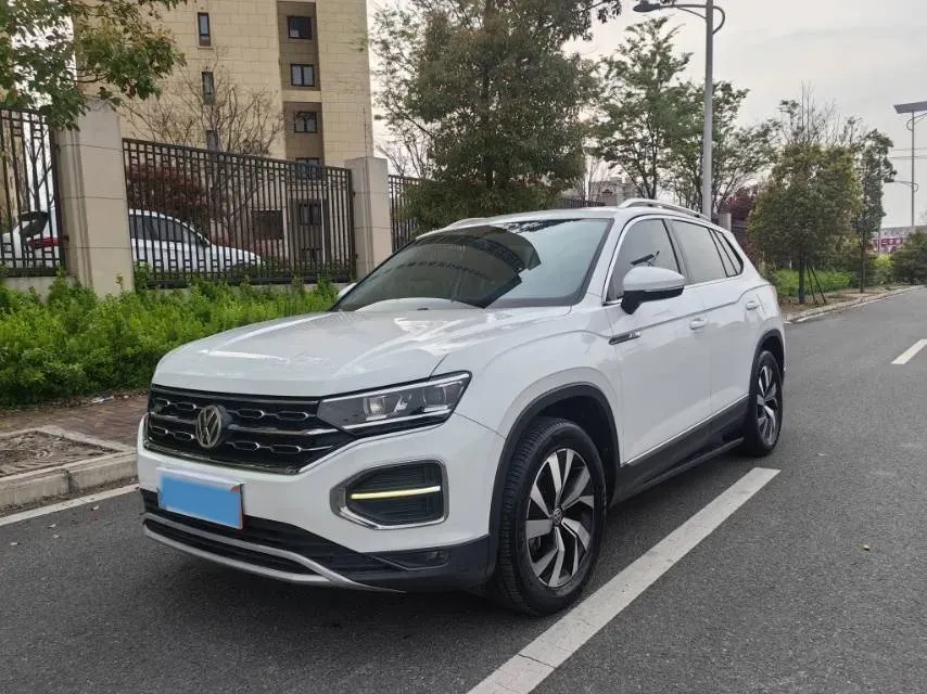 2019 Jeep Cherokee 2.0T 234HP L4 9AT,autocango,china used car exporter,china ev exporter,chinese used car exporter,chinese used ev exporter