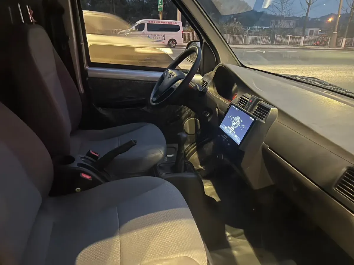 2021 WuLing RongGuang 1.5L 99HP L4 5MT,autocango,china used car exporter,china ev exporter,chinese used car exporter,chinese used ev exporter