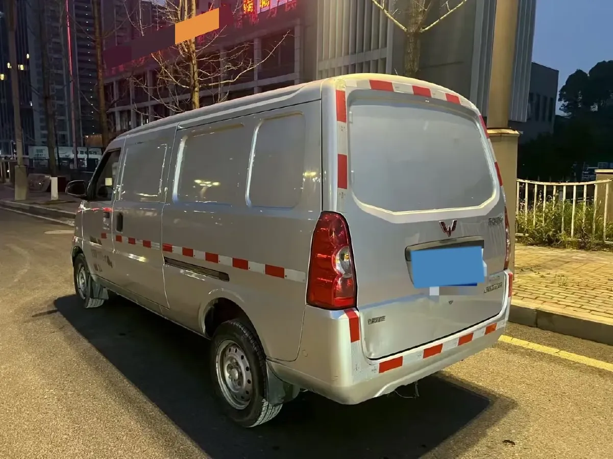 2021 WuLing RongGuang 1.5L 99HP L4 5MT,autocango,china used car exporter,china ev exporter,chinese used car exporter,chinese used ev exporter