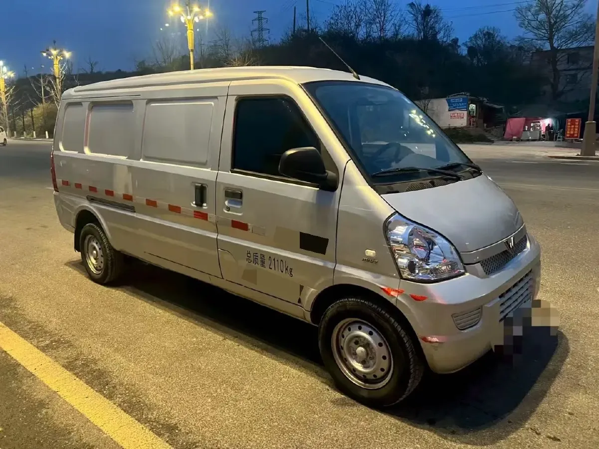 2021 WuLing RongGuang 1.5L 99HP L4 5MT,autocango,china used car exporter,china ev exporter,chinese used car exporter,chinese used ev exporter