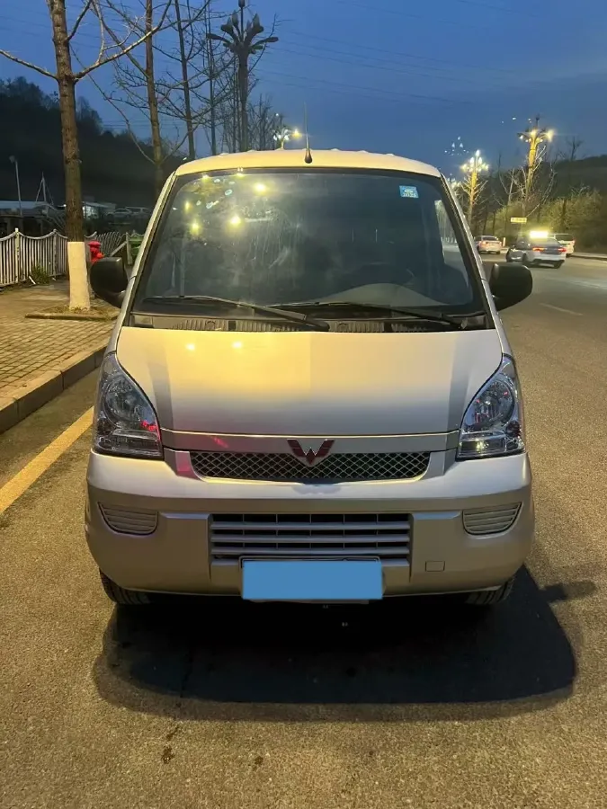2021 WuLing RongGuang 1.5L 99HP L4 5MT,autocango,china used car exporter,china ev exporter,chinese used car exporter,chinese used ev exporter