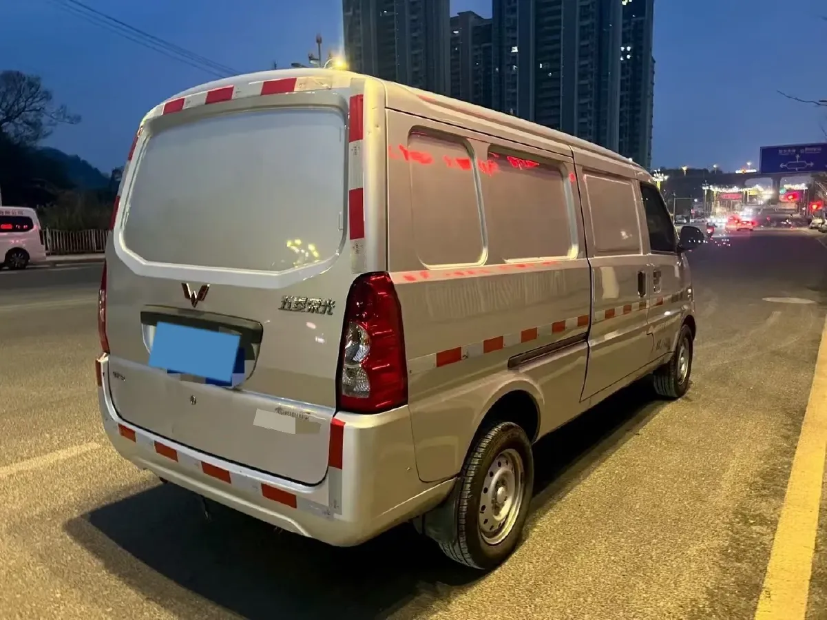 2021 WuLing RongGuang 1.5L 99HP L4 5MT,autocango,china used car exporter,china ev exporter,chinese used car exporter,chinese used ev exporter