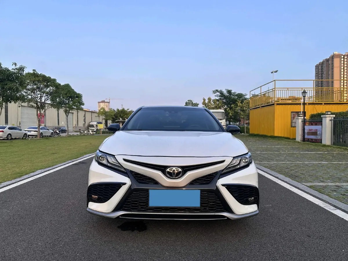 2021 Toyota Camry 2.5L 209HP L4 8AT,autocango,china used car exporter,china ev exporter,chinese used car exporter,chinese used ev exporter