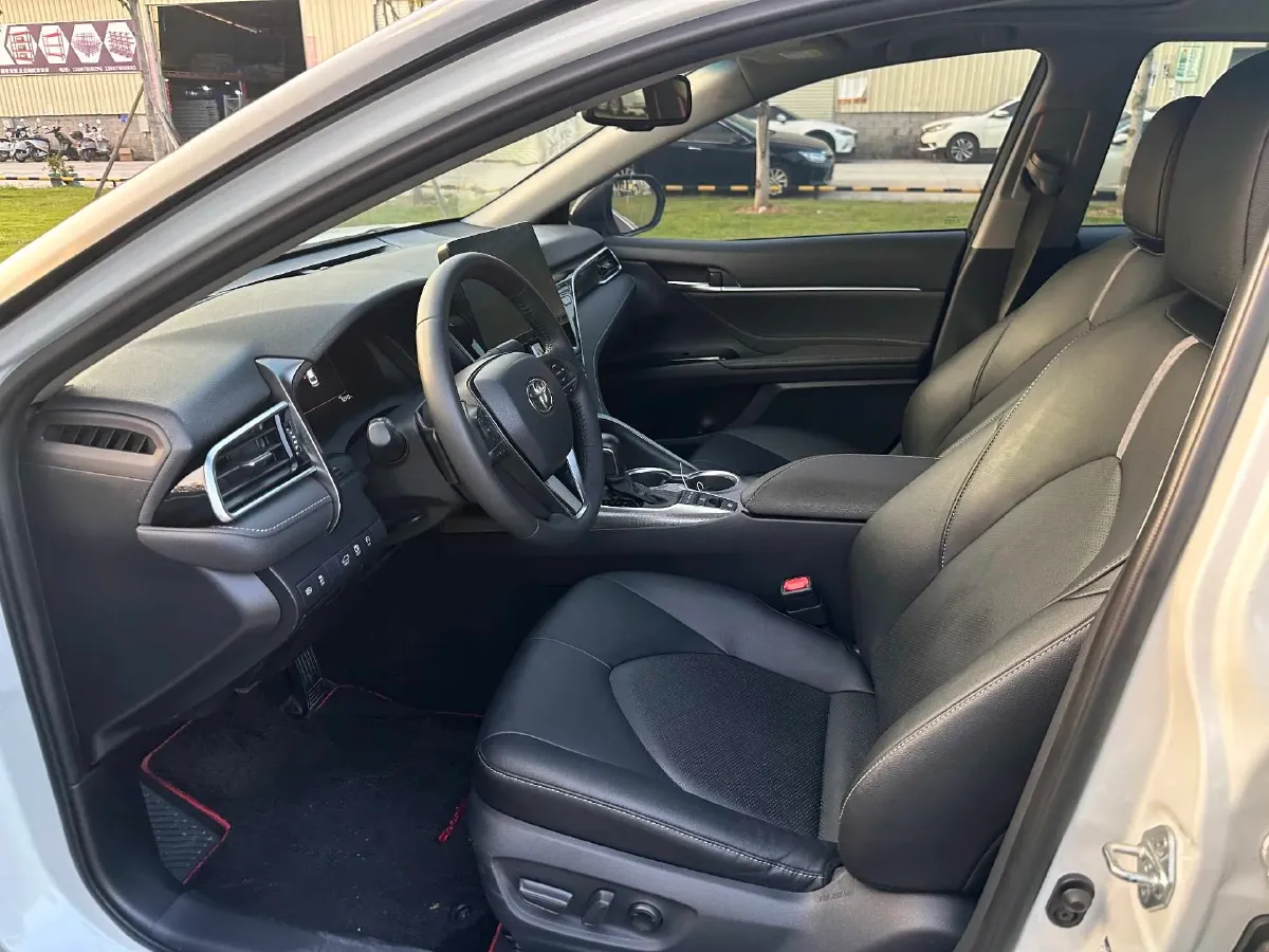 2021 Toyota Camry 2.5L 209HP L4 8AT,autocango,china used car exporter,china ev exporter,chinese used car exporter,chinese used ev exporter