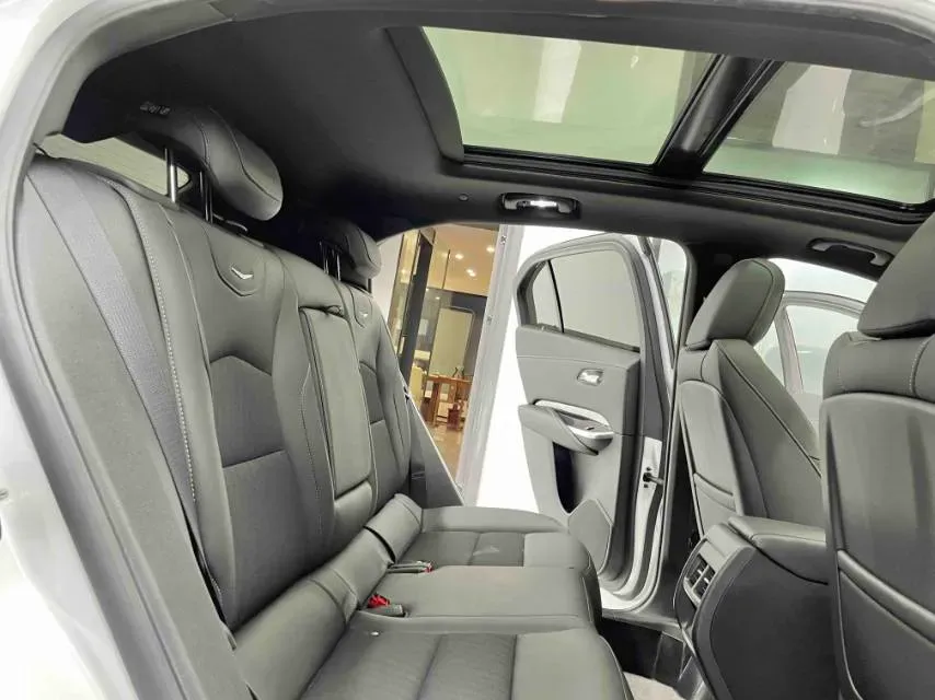 2018 Cadillac XT4 2.0T 241HP L4 9AT,autocango,china used car exporter,china ev exporter,chinese used car exporter,chinese used ev exporter