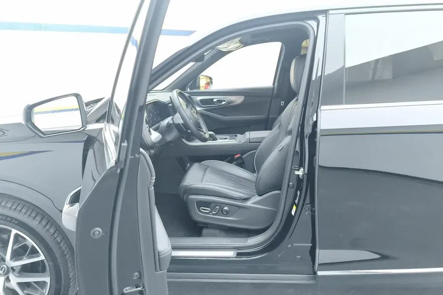 2024 GAC Trumpchi GS8 2.0T 252HP L4 8AT,autocango,china used car exporter,china ev exporter,chinese used car exporter,chinese used ev exporter