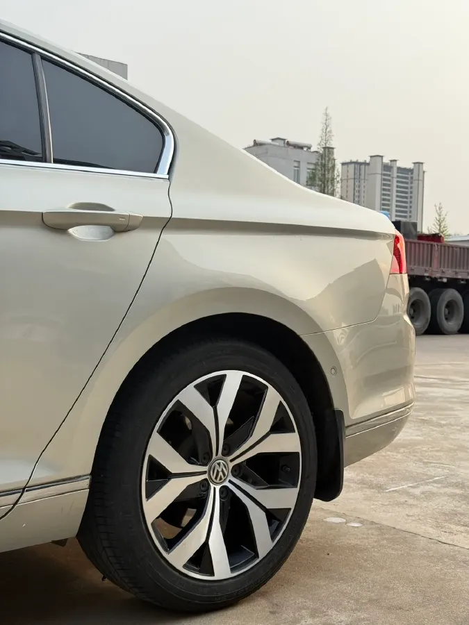 2018 Volkswagen Magotan 1.8T 180HP L4 7DCT,autocango,china used car exporter,china ev exporter,chinese used car exporter,chinese used ev exporter