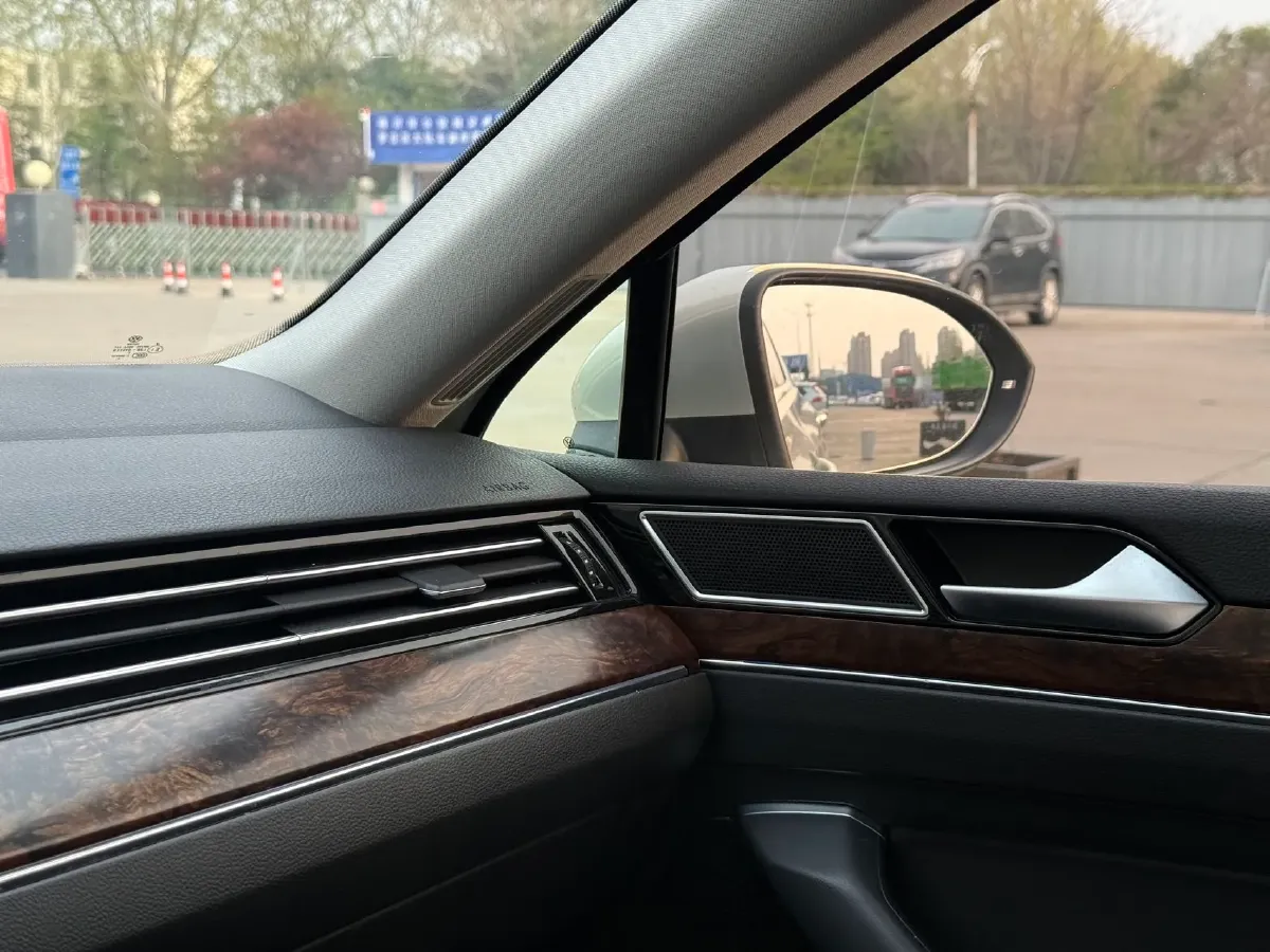 2018 Volkswagen Magotan 1.8T 180HP L4 7DCT,autocango,china used car exporter,china ev exporter,chinese used car exporter,chinese used ev exporter