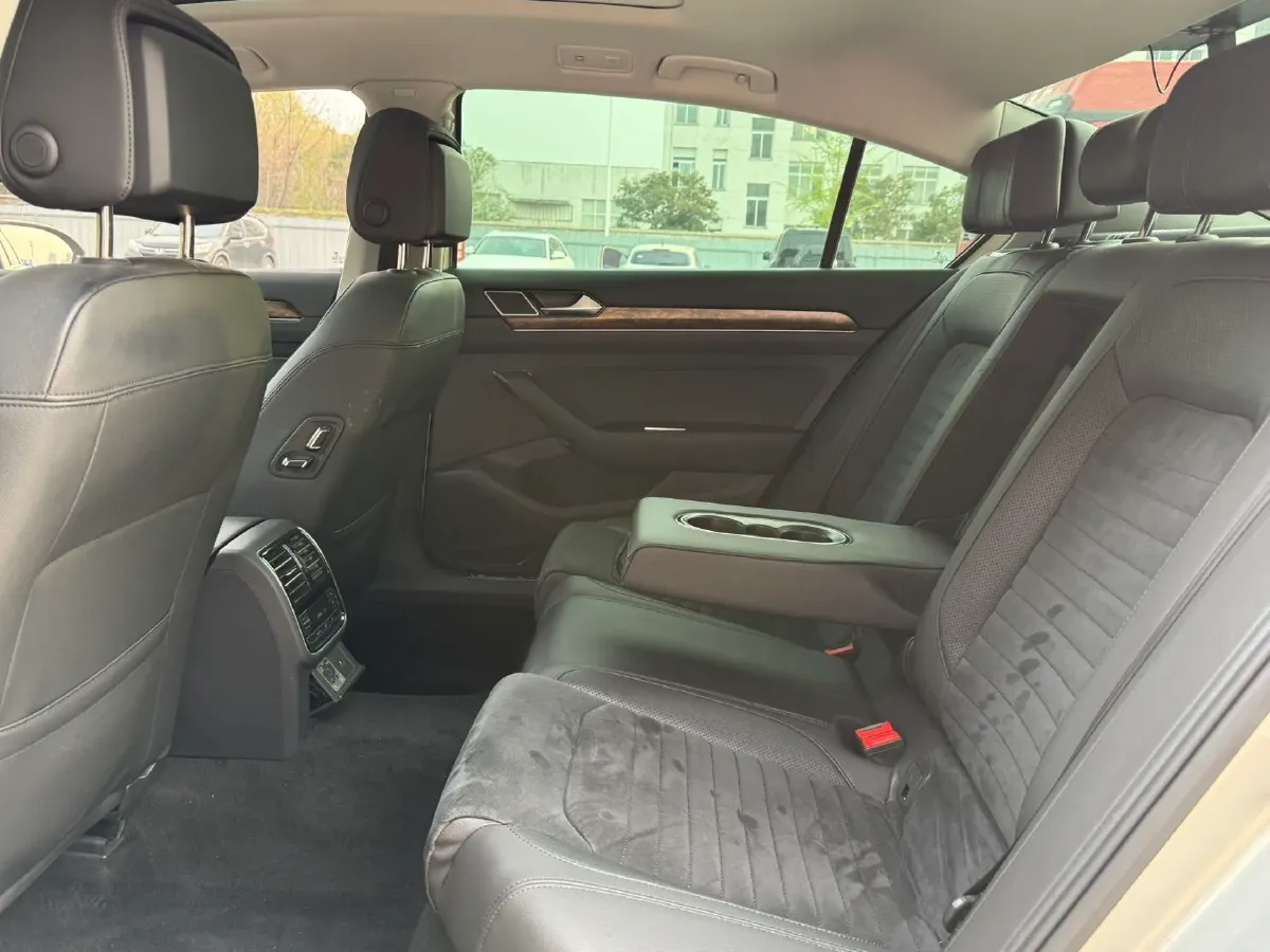 2018 Volkswagen Magotan 1.8T 180HP L4 7DCT,autocango,china used car exporter,china ev exporter,chinese used car exporter,chinese used ev exporter