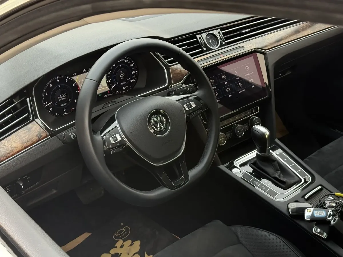 2018 Volkswagen Magotan 1.8T 180HP L4 7DCT,autocango,china used car exporter,china ev exporter,chinese used car exporter,chinese used ev exporter