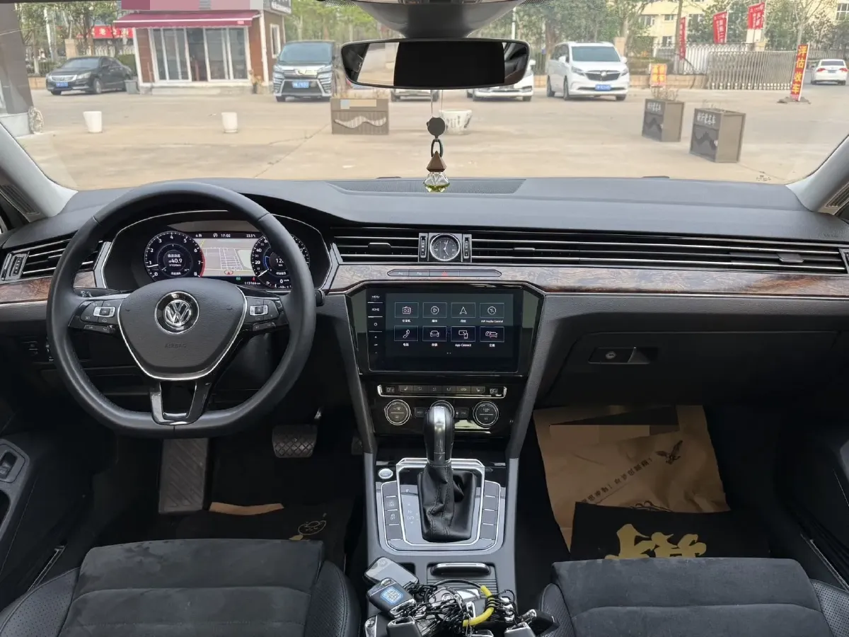 2018 Volkswagen Magotan 1.8T 180HP L4 7DCT,autocango,china used car exporter,china ev exporter,chinese used car exporter,chinese used ev exporter