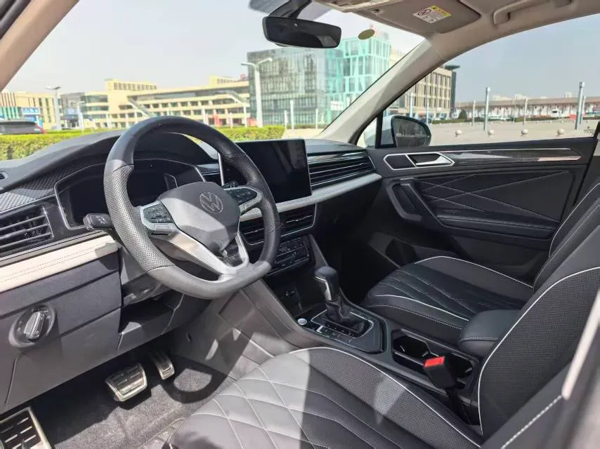 2024 Volkswagen Tiguan L 2.0T 186HP L4 7DCT,autocango,china used car exporter,china ev exporter,chinese used car exporter,chinese used ev exporter