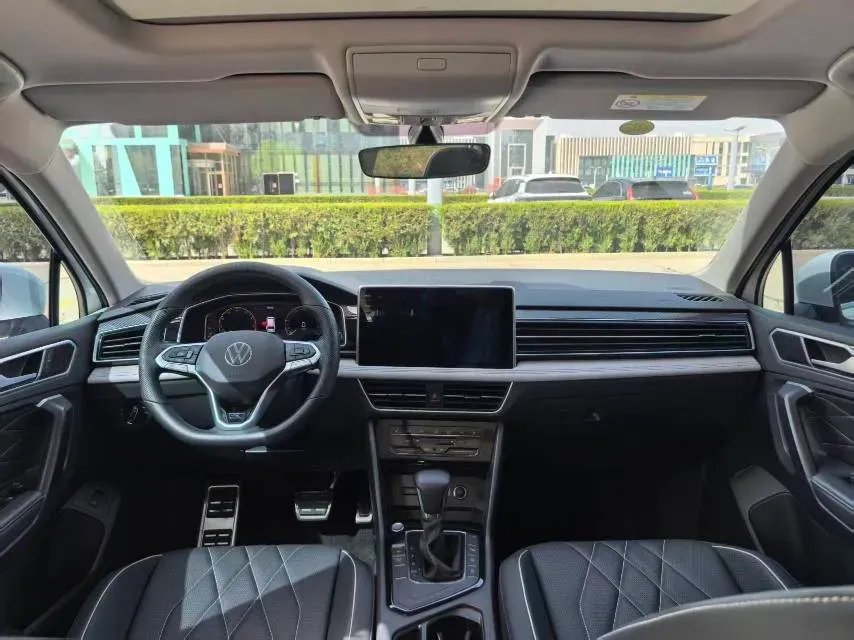2024 Volkswagen Tiguan L 2.0T 186HP L4 7DCT,autocango,china used car exporter,china ev exporter,chinese used car exporter,chinese used ev exporter
