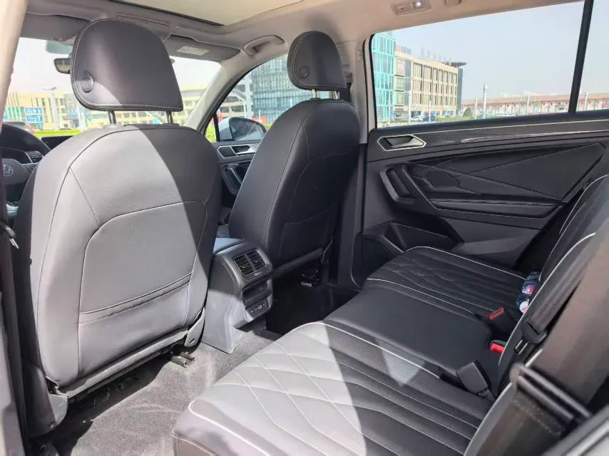 2024 Volkswagen Tiguan L 2.0T 186HP L4 7DCT,autocango,china used car exporter,china ev exporter,chinese used car exporter,chinese used ev exporter