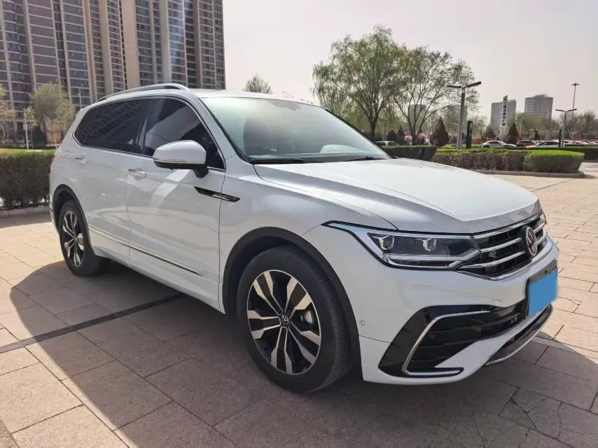 2024 Volkswagen Tiguan L 2.0T 186HP L4 7DCT,autocango,china used car exporter,china ev exporter,chinese used car exporter,chinese used ev exporter