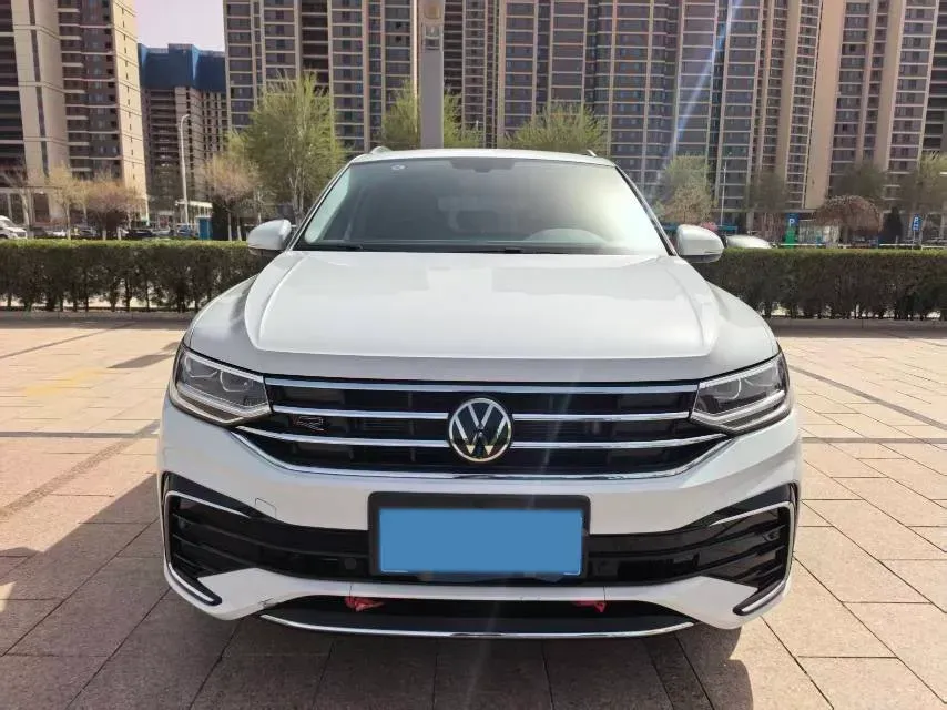 2024 Volkswagen Tiguan L 2.0T 186HP L4 7DCT,autocango,china used car exporter,china ev exporter,chinese used car exporter,chinese used ev exporter