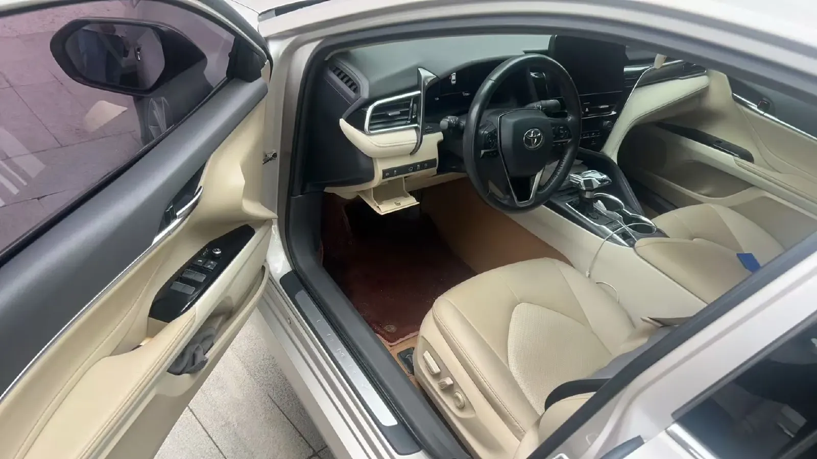 2021 Toyota Camry 2.5L 209HP L4 8AT,autocango,china used car exporter,china ev exporter,chinese used car exporter,chinese used ev exporter