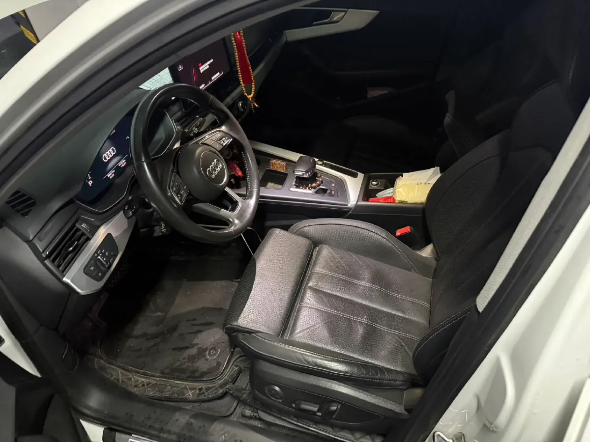 2020 Audi A4L 2.0T 190HP L4 7DCT,autocango,china used car exporter,china ev exporter,chinese used car exporter,chinese used ev exporter