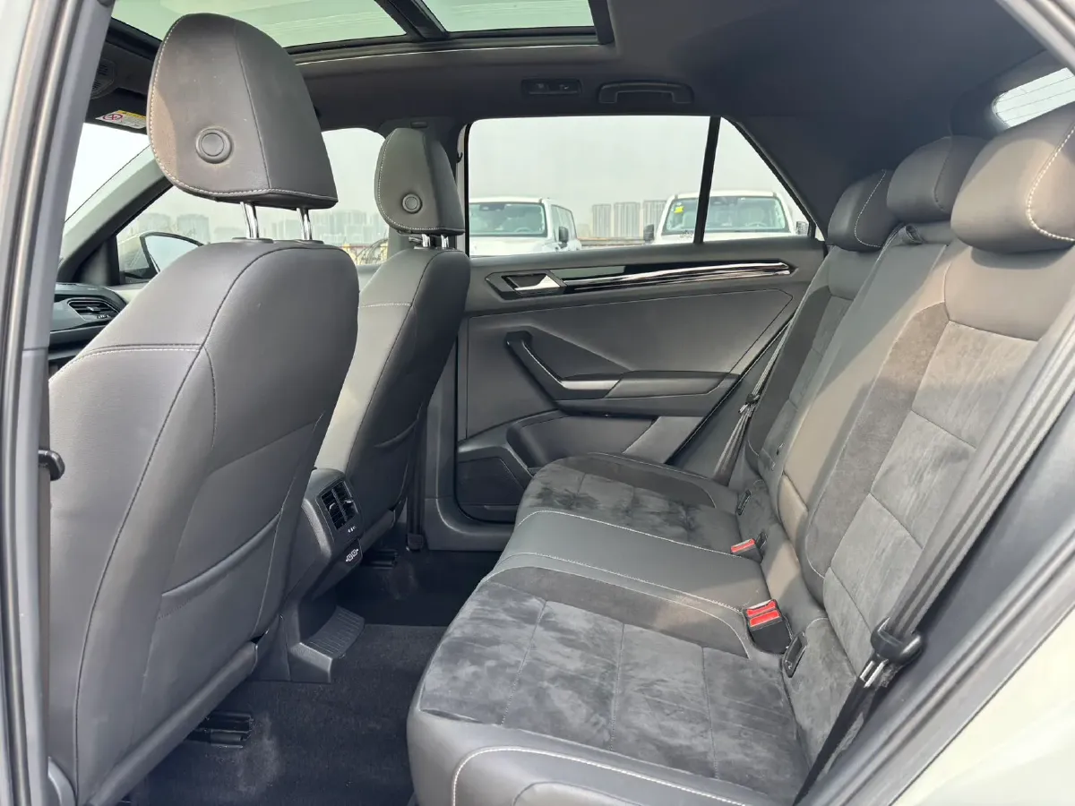 2021 Volkswagen T-Roc 1.4T 150HP L4 7DCT,autocango,china used car exporter,china ev exporter,chinese used car exporter,chinese used ev exporter