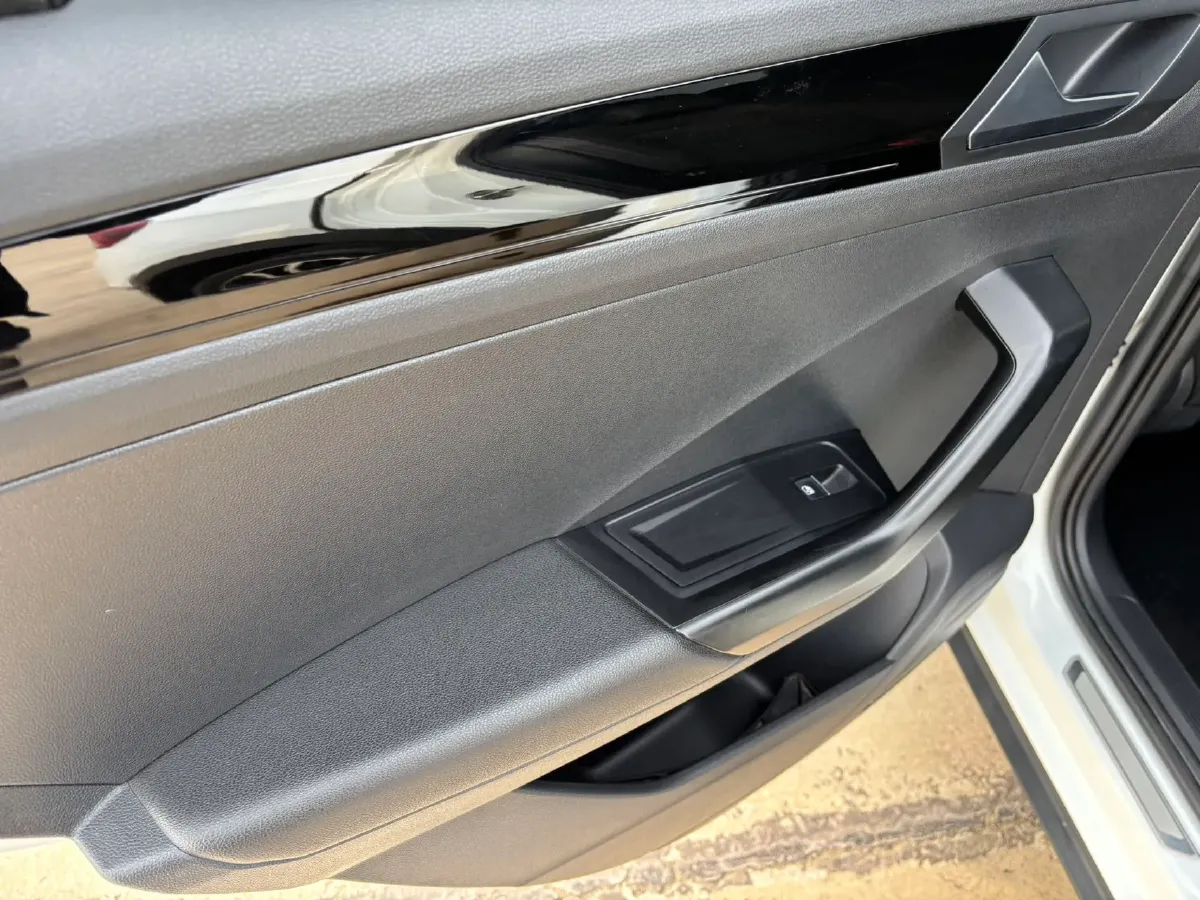 2021 Volkswagen T-Roc 1.4T 150HP L4 7DCT,autocango,china used car exporter,china ev exporter,chinese used car exporter,chinese used ev exporter