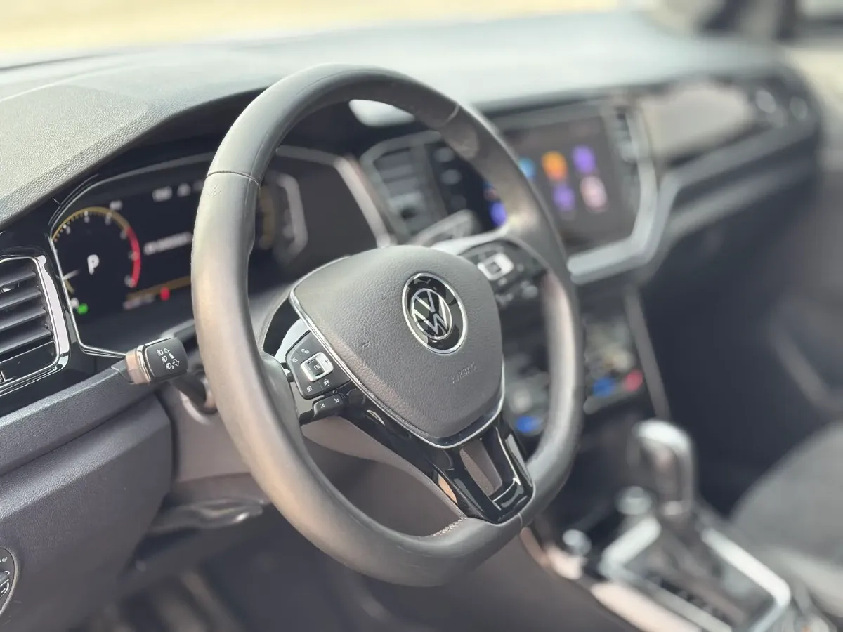 2021 Volkswagen T-Roc 1.4T 150HP L4 7DCT,autocango,china used car exporter,china ev exporter,chinese used car exporter,chinese used ev exporter