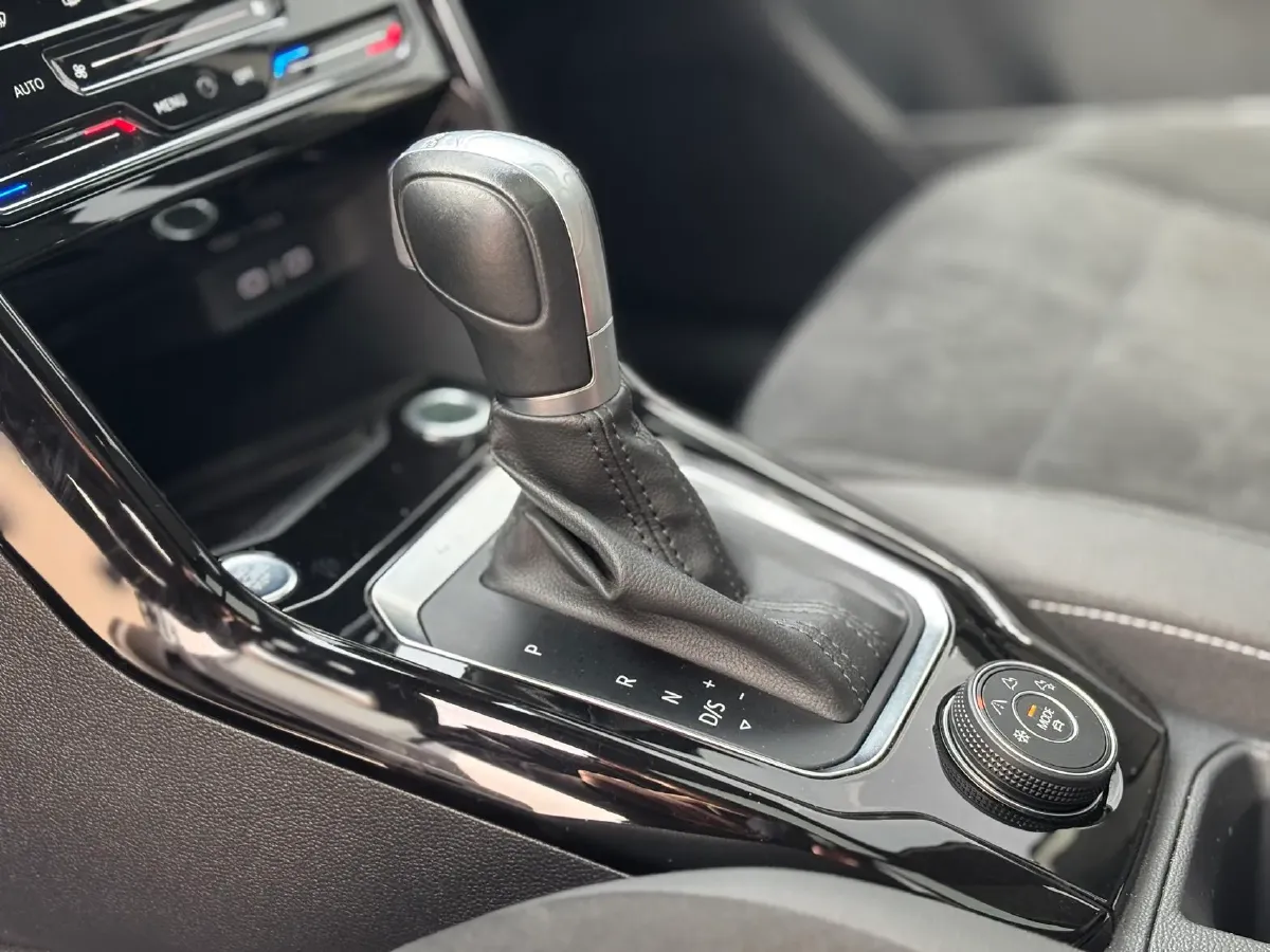 2021 Volkswagen T-Roc 1.4T 150HP L4 7DCT,autocango,china used car exporter,china ev exporter,chinese used car exporter,chinese used ev exporter