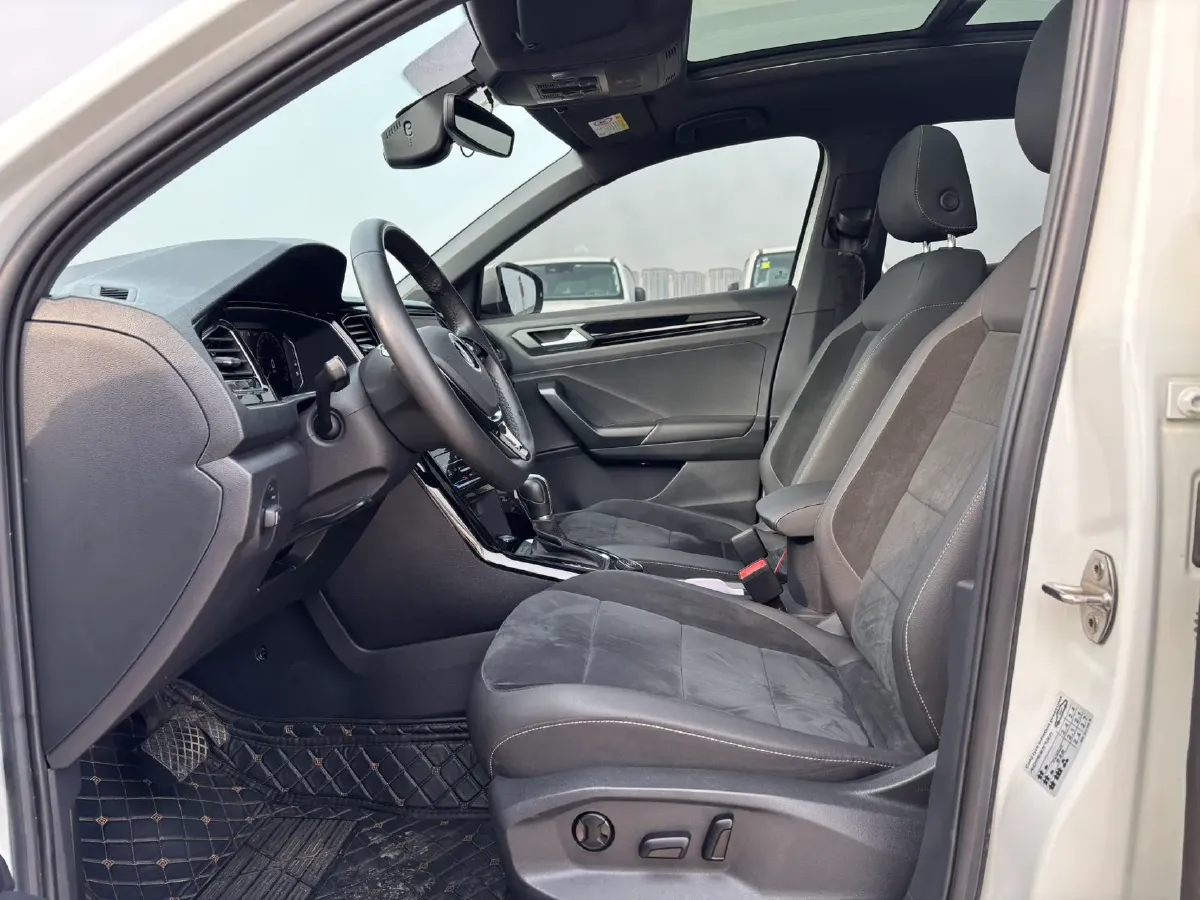 2021 Volkswagen T-Roc 1.4T 150HP L4 7DCT,autocango,china used car exporter,china ev exporter,chinese used car exporter,chinese used ev exporter