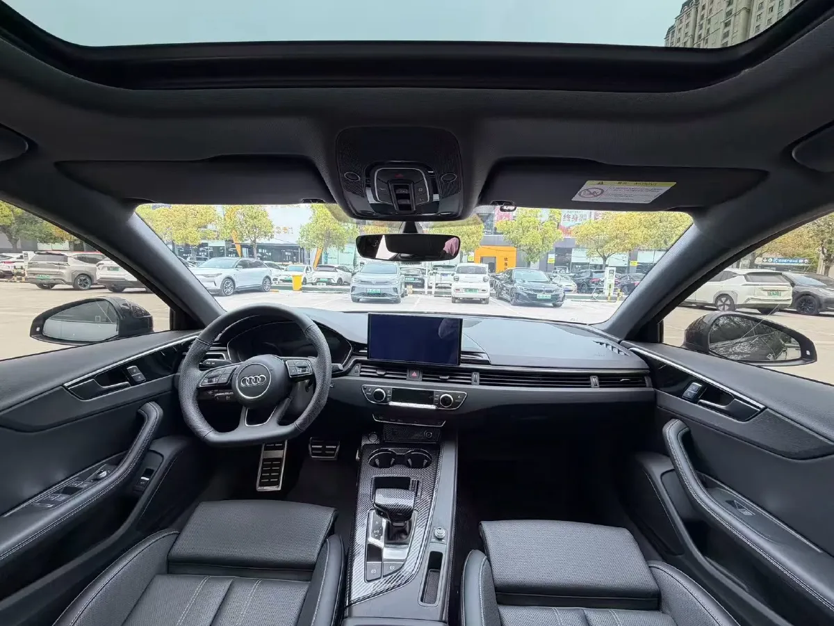 2024 Audi A4L 2.0T 190HP L4 7DCT,autocango,china used car exporter,china ev exporter,chinese used car exporter,chinese used ev exporter