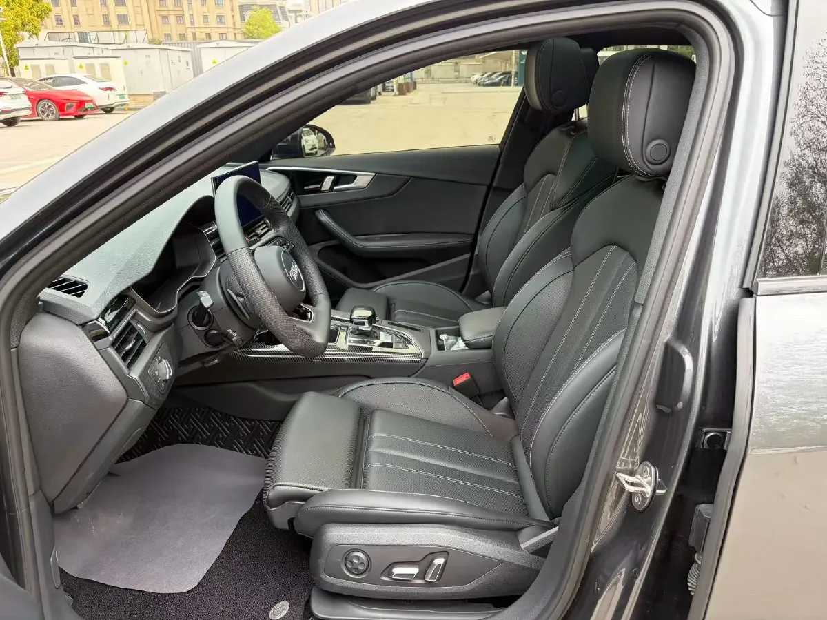 2024 Audi A4L 2.0T 190HP L4 7DCT,autocango,china used car exporter,china ev exporter,chinese used car exporter,chinese used ev exporter