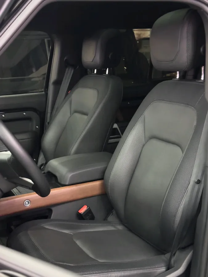 2024 Land Rover Defender 3.0T 400HP L6 8AT,autocango,china used car exporter,china ev exporter,chinese used car exporter,chinese used ev exporter