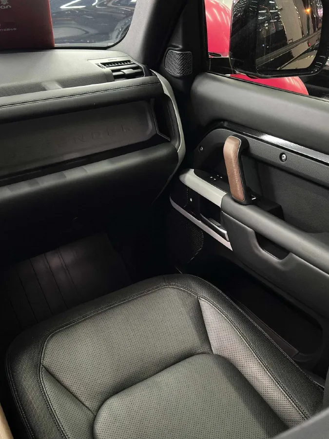 2024 Land Rover Defender 3.0T 400HP L6 8AT,autocango,china used car exporter,china ev exporter,chinese used car exporter,chinese used ev exporter