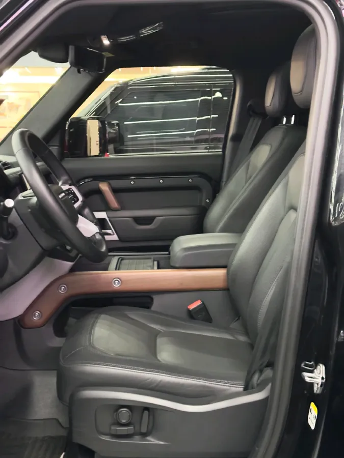 2024 Land Rover Defender 3.0T 400HP L6 8AT,autocango,china used car exporter,china ev exporter,chinese used car exporter,chinese used ev exporter