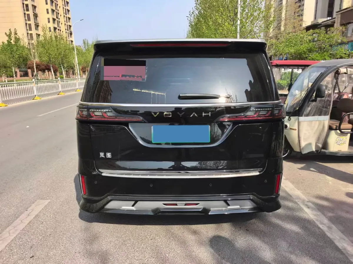 2025 Voyah Dream 1.5T 150HP L4 PHEV 41.7KWH,autocango,china used car exporter,china ev exporter,chinese used car exporter,chinese used ev exporter