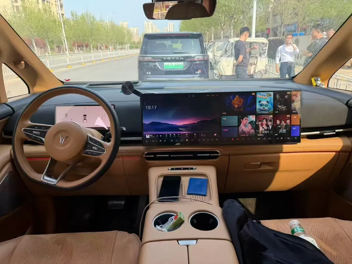 2025 Voyah Dream 1.5T 150HP L4 PHEV 41.7KWH,autocango,china used car exporter,china ev exporter,chinese used car exporter,chinese used ev exporter